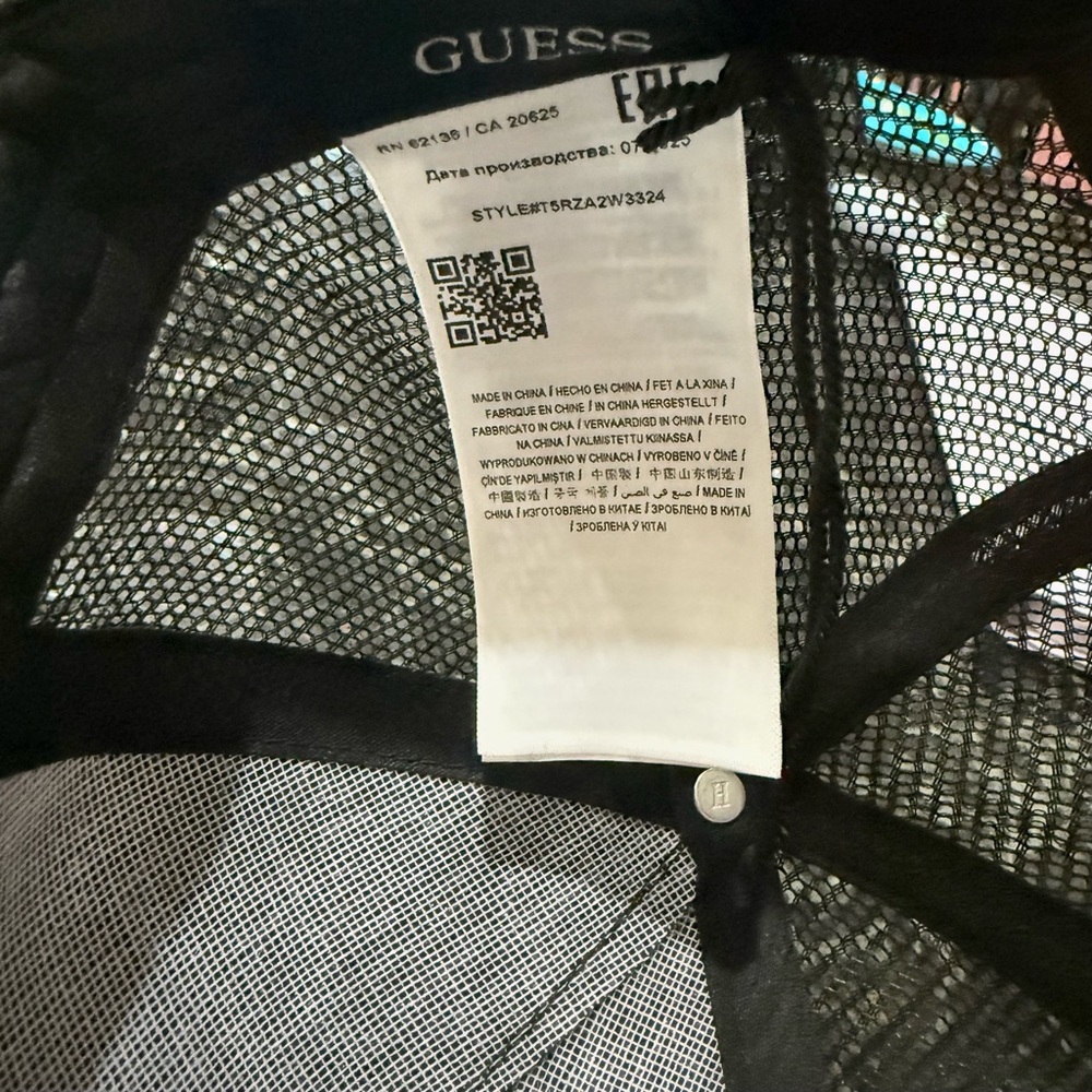 Guess trucker baseball cap. NWT Black with white lettering on front - Picture 9 of 15